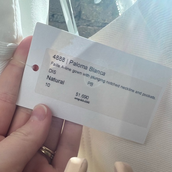 Paloma Blanca 4888 Wedding Dress - NEVER WORN OUTSIDE OF BRIDAL SALON - Picture 6 of 9